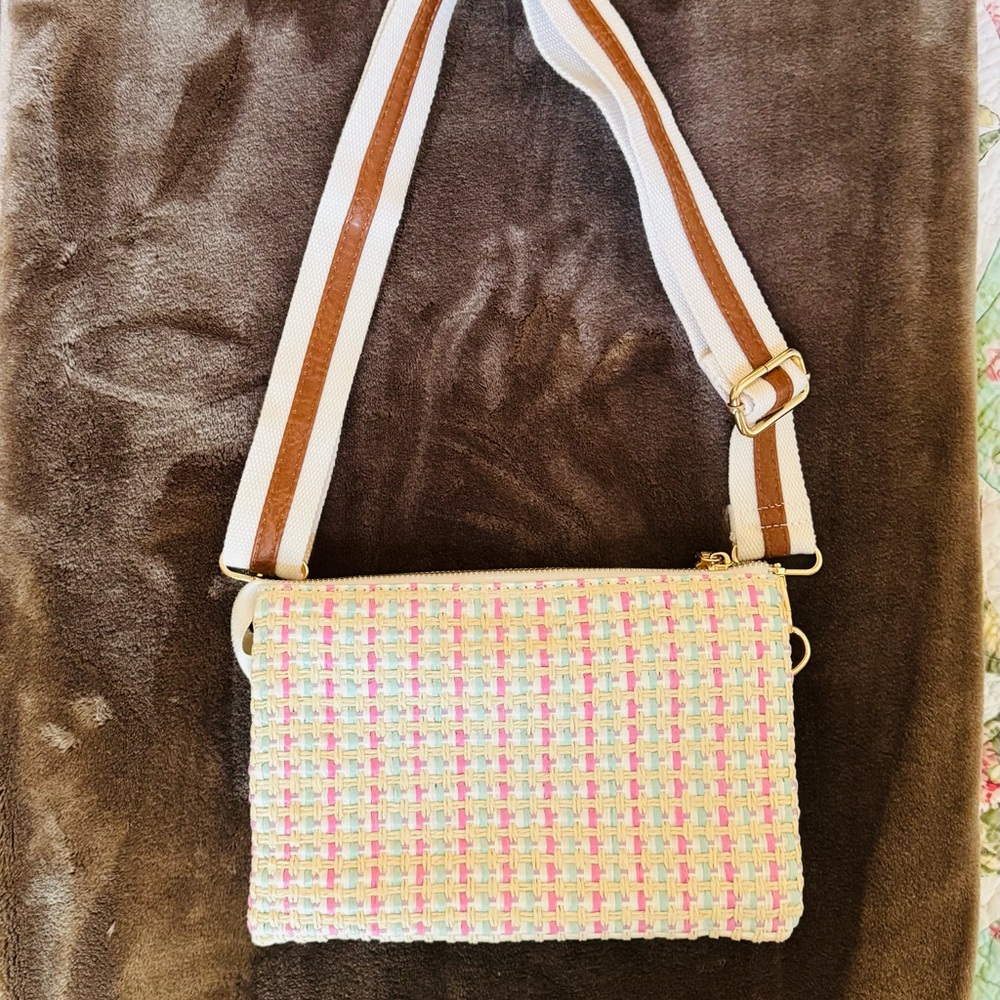 Elegant Woven Crossbody Bag in Pink and Cream